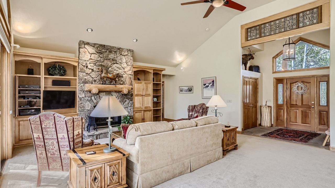 Photo of Livingroom in Three Peaks