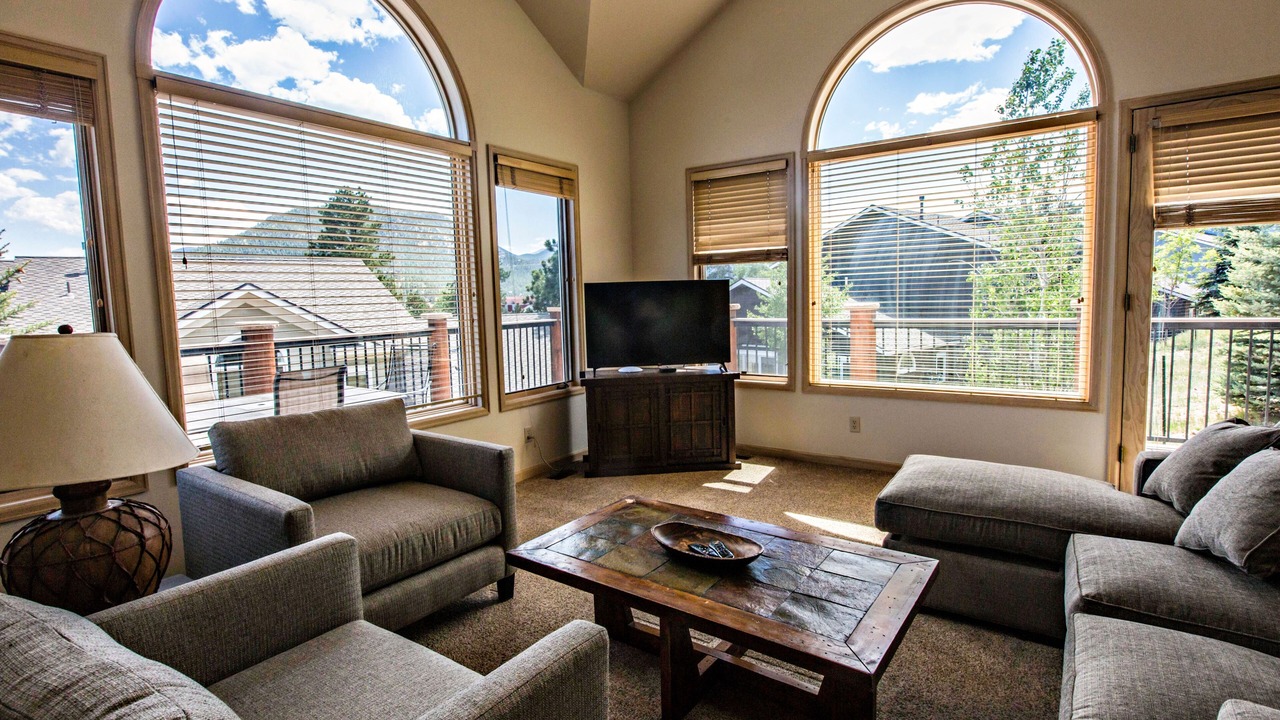 Photo of Livingroom in Stanley Hills
