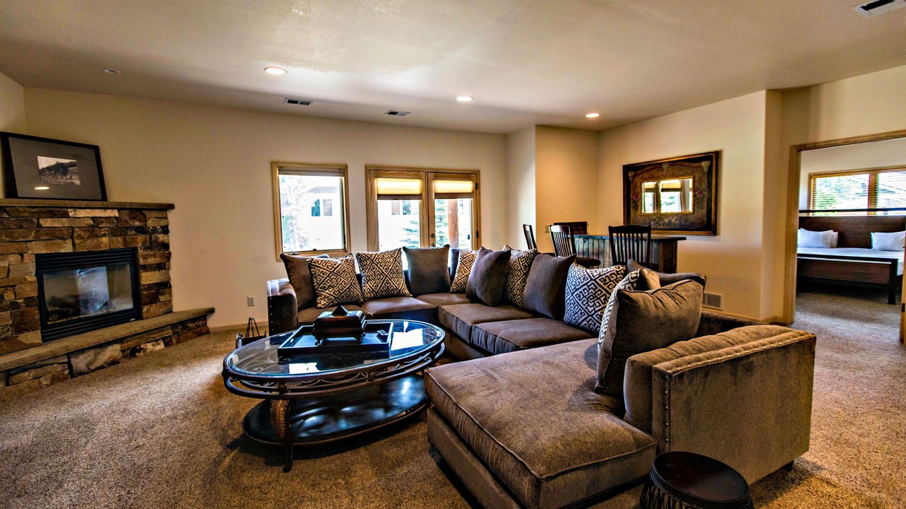 Photo of Livingroom in Stanley Hills
