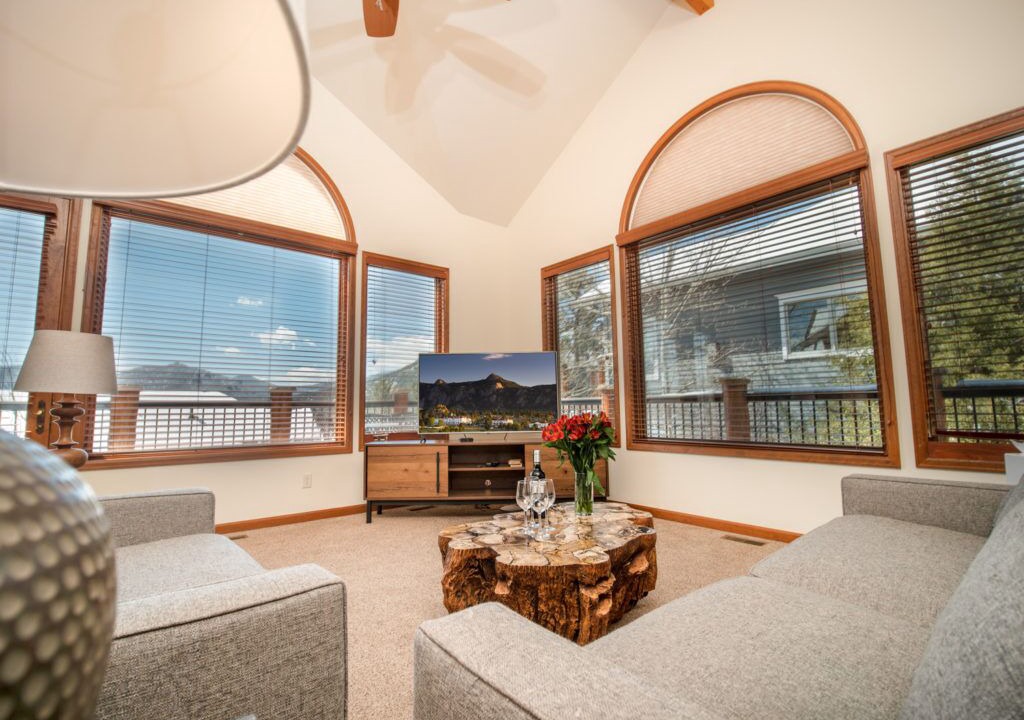 Photo of Livingroom in Stanley Hills