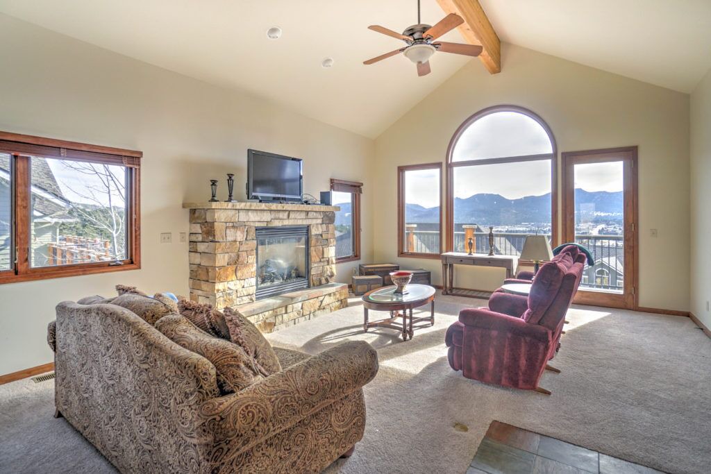 Photo of Livingroom in Stanley Hills