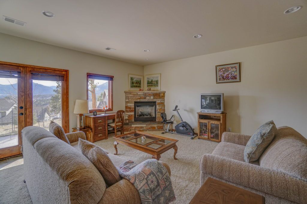 Photo of Livingroom in Stanley Hills