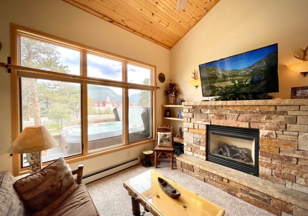Photo of Livingroom in Stanley Hills
