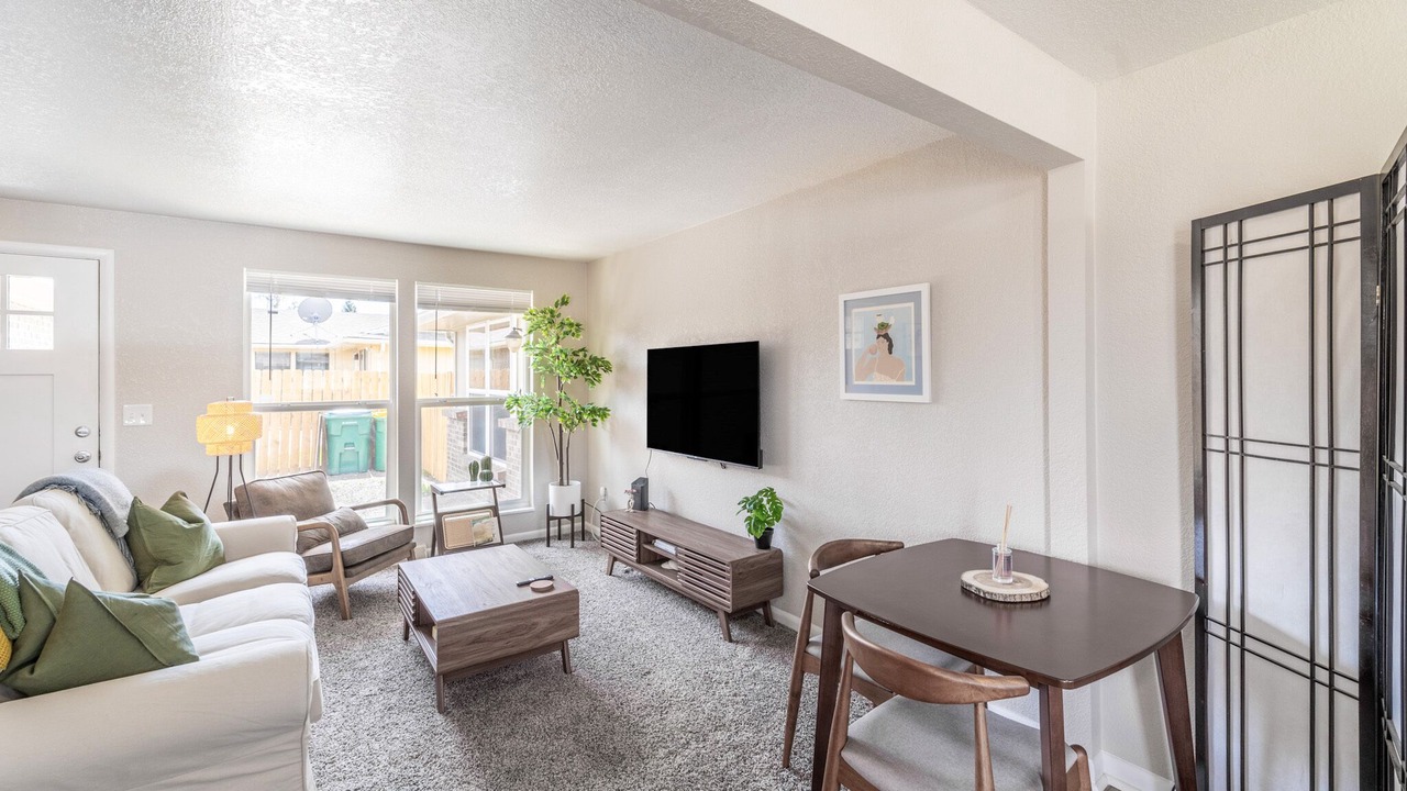 Photo of Livingroom in Aurora
