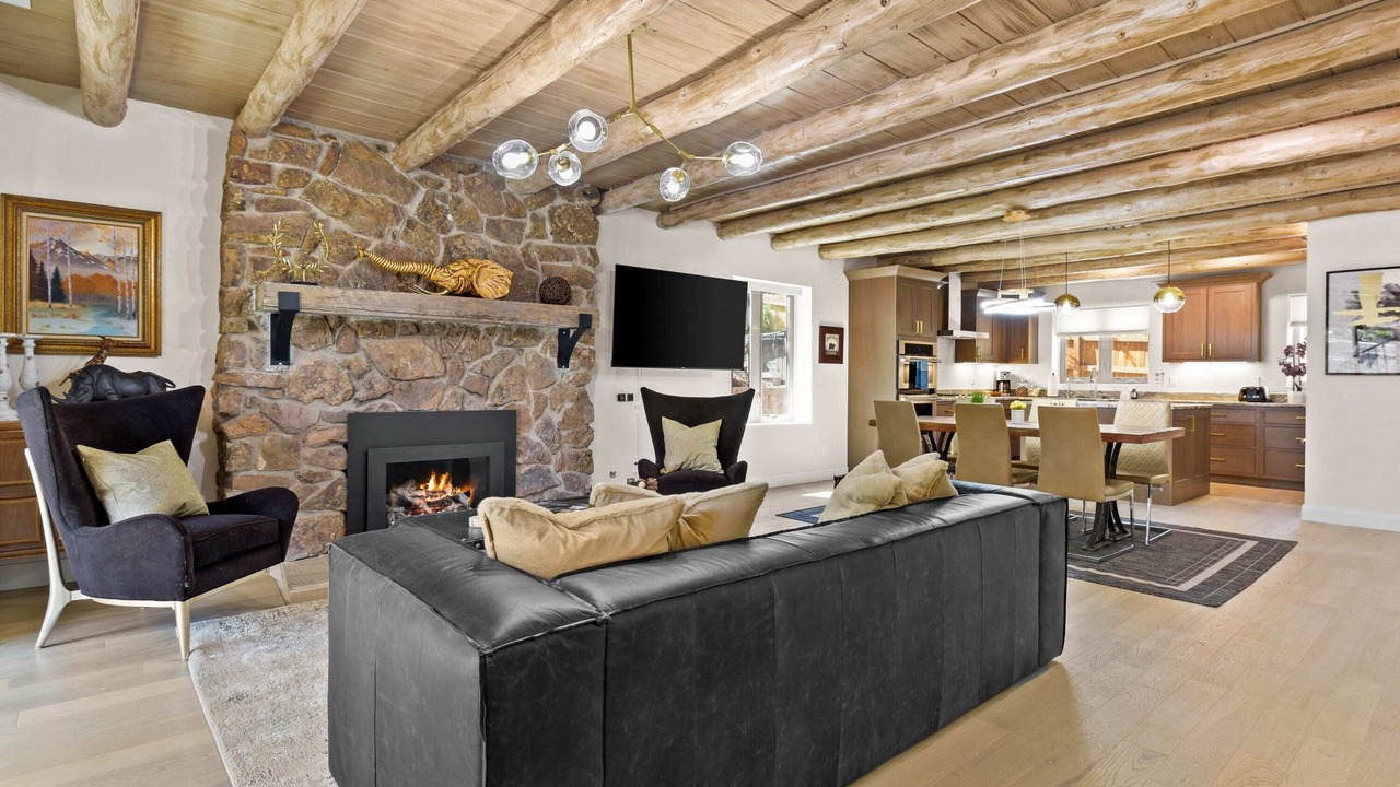 Photo of Livingroom in Broadmoor
