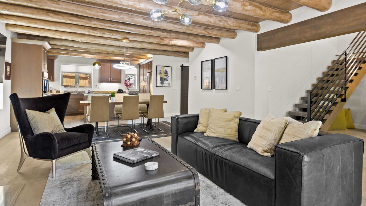 Photo of Livingroom in Broadmoor