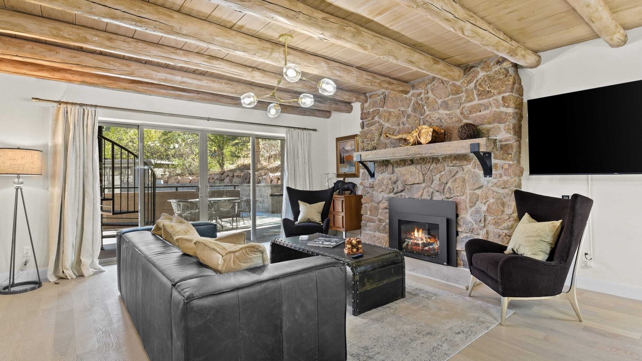 Photo of Livingroom in Broadmoor