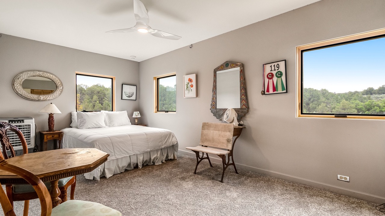 Photo of Bedroom in Missouri Heights