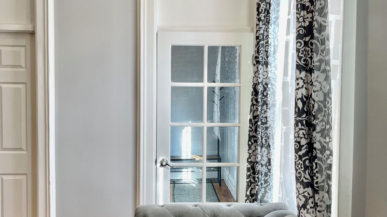 Photo of Livingroom in Five Points