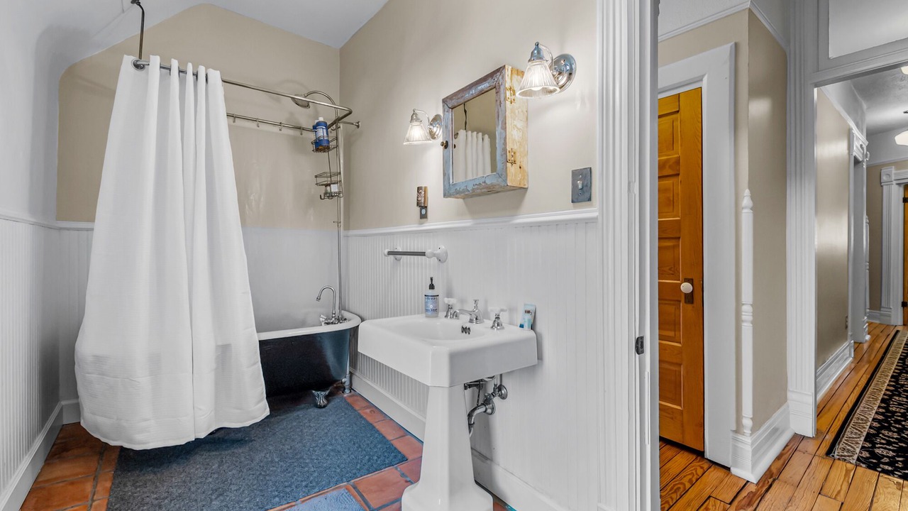 Photo of Bathroom in Baker