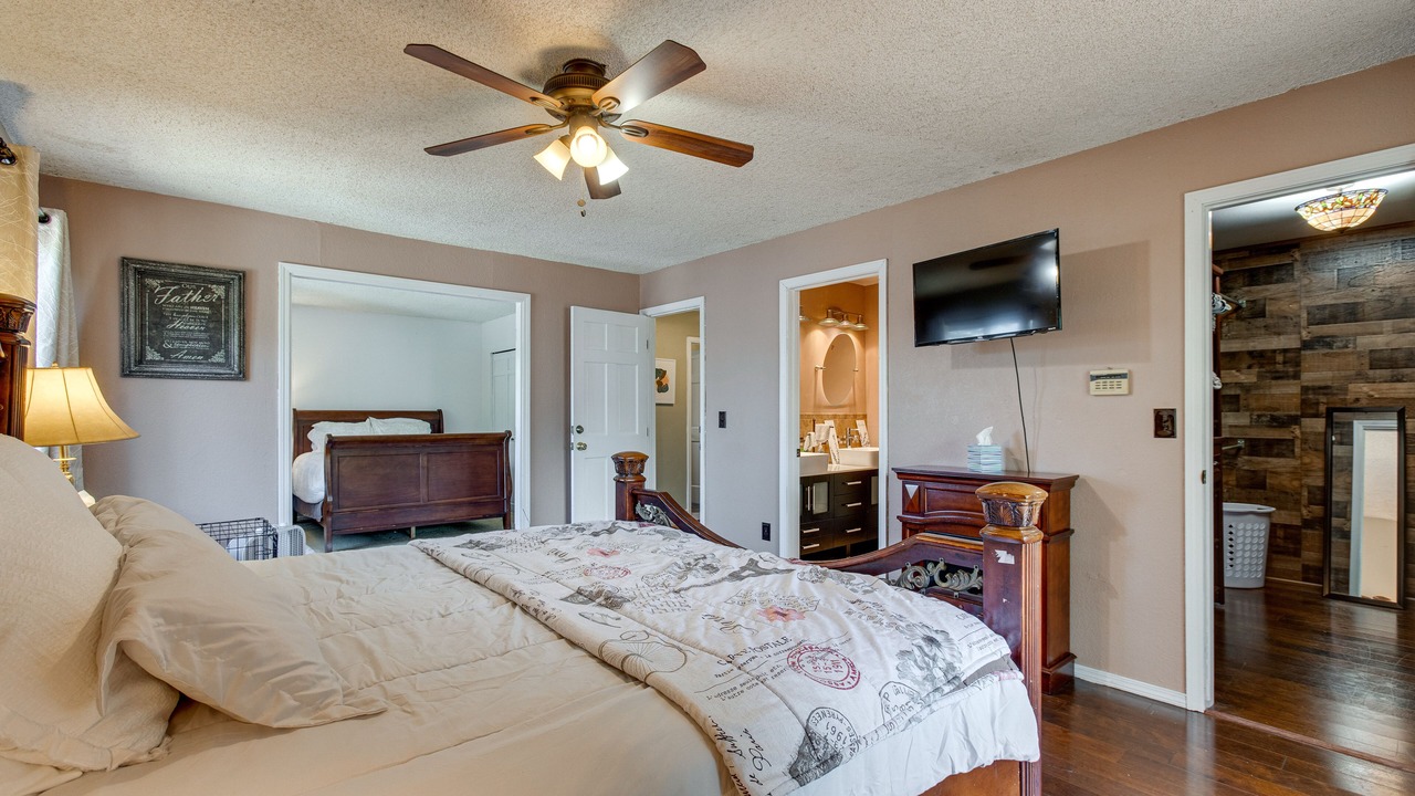 Photo of Bedroom in Aurora