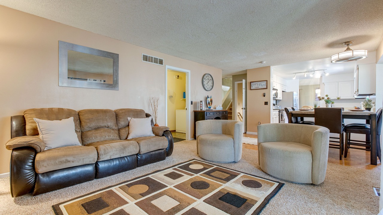 Photo of Livingroom in Aurora