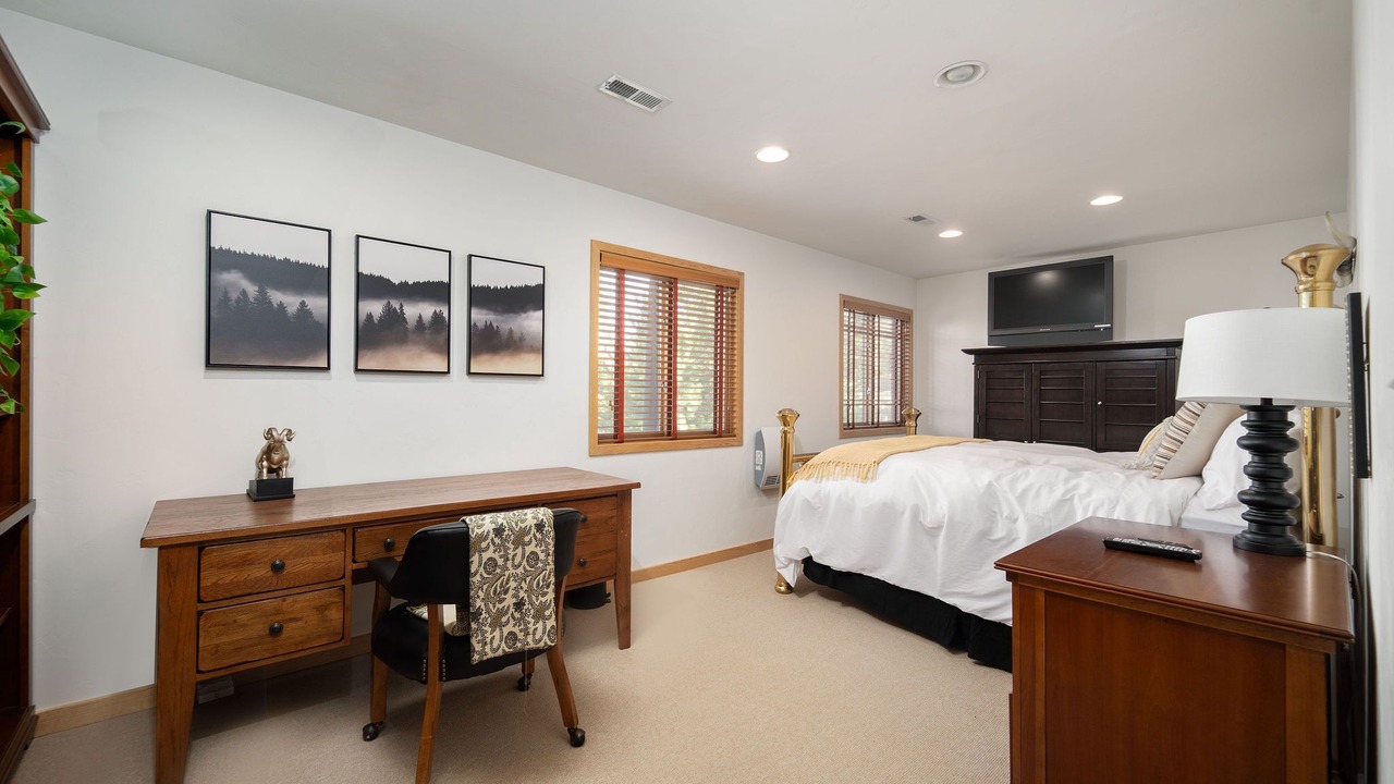 Photo of Bedroom in Grand Lake