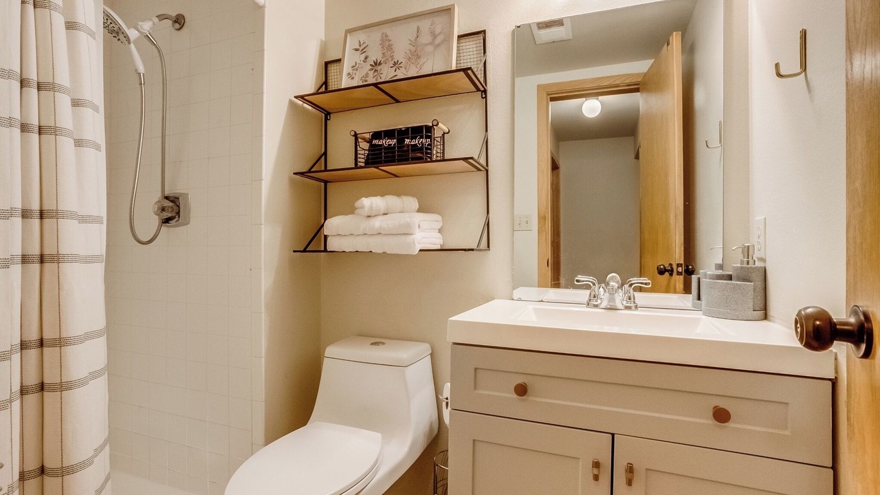 Photo of Bathroom in Glenwood Grove - North Iris