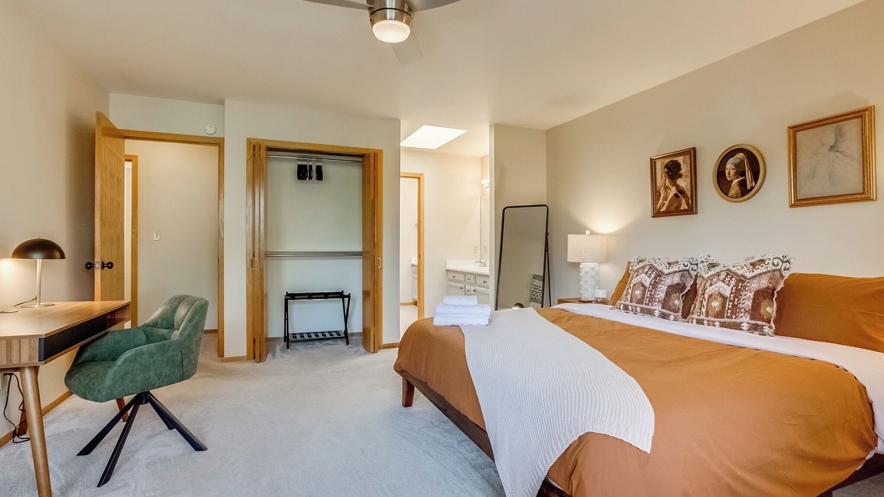 Photo of Bedroom in Glenwood Grove - North Iris