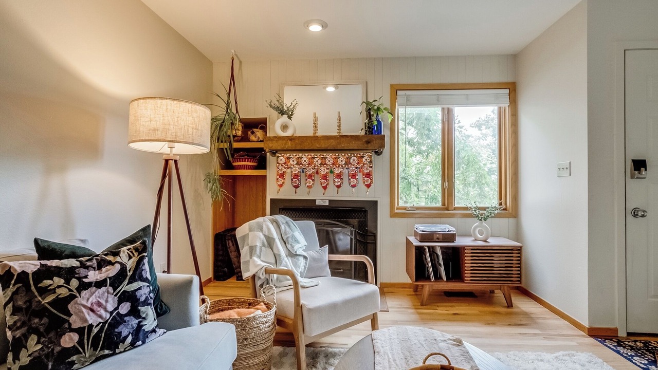Photo of Livingroom in Glenwood Grove - North Iris