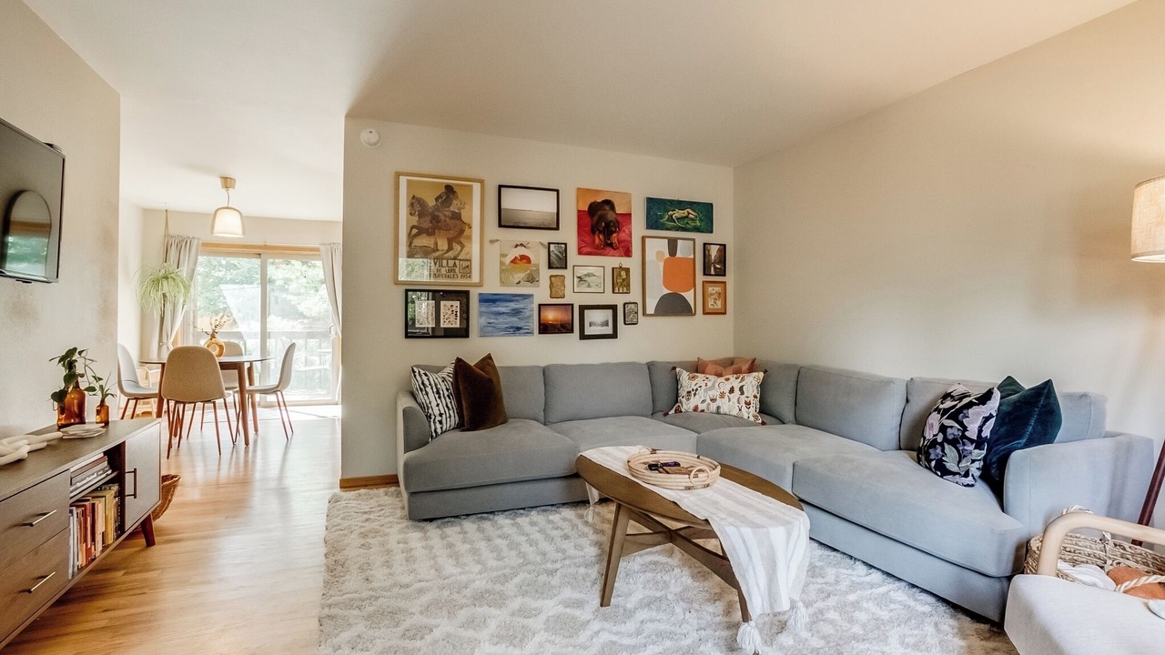 Photo of Livingroom in Glenwood Grove - North Iris