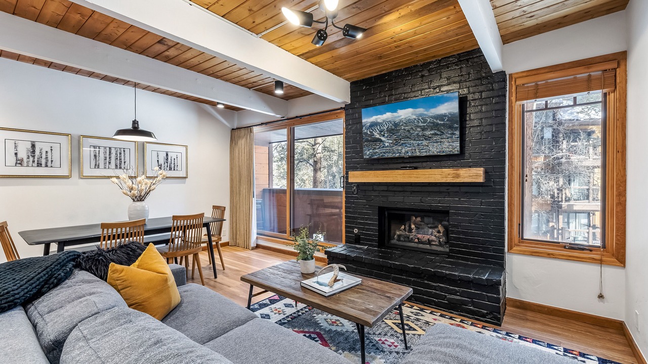 Photo of Bedroom in Peak 9
