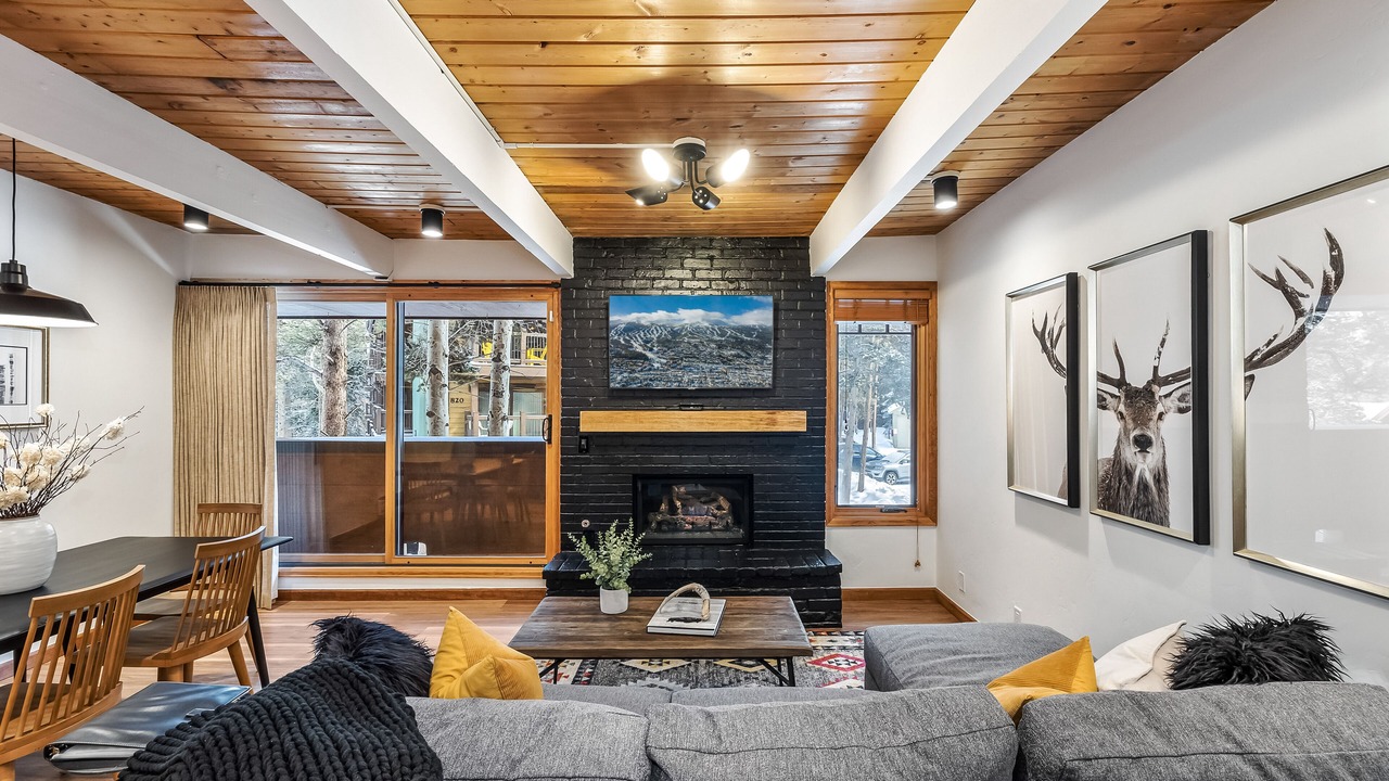 Photo of Bedroom in Peak 9