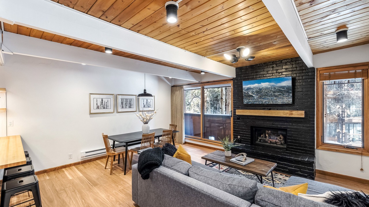 Photo of Bedroom in Peak 9