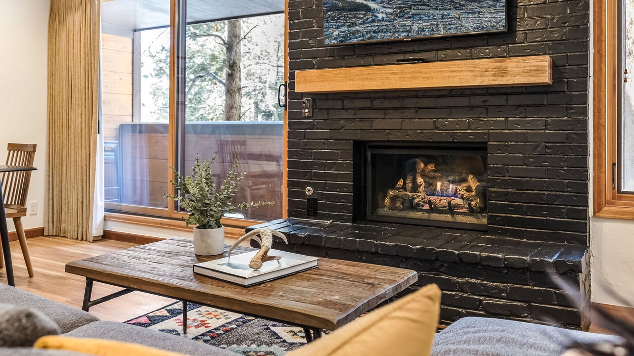 Photo of Livingroom in Peak 9