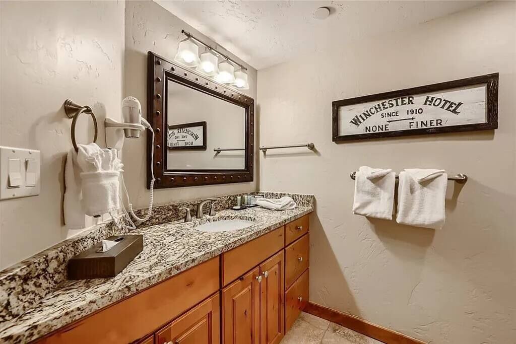 Photo of Bathroom in Peak 9