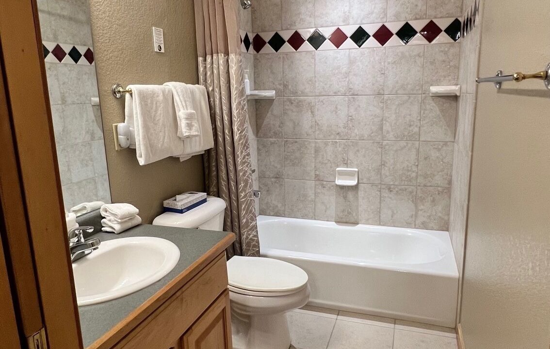 Photo of Bathroom in Four O'Clock
