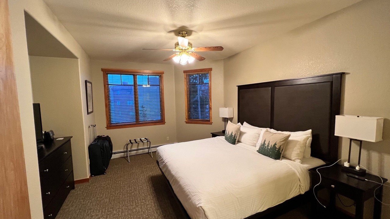 Photo of Bedroom in Four O'Clock