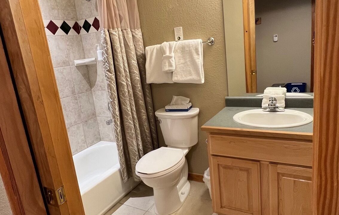 Photo of Bathroom in Four O'Clock