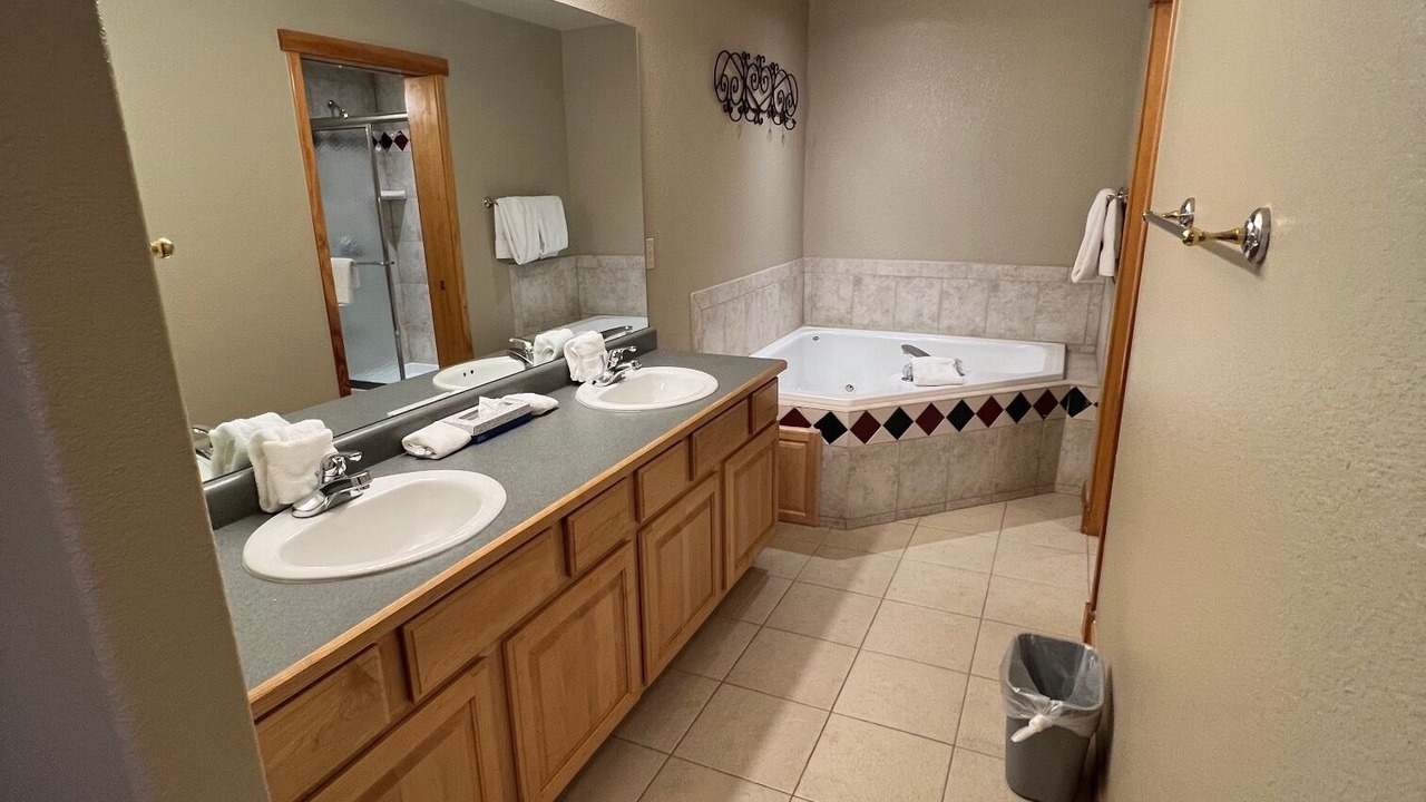 Photo of Bathroom in Four O'Clock
