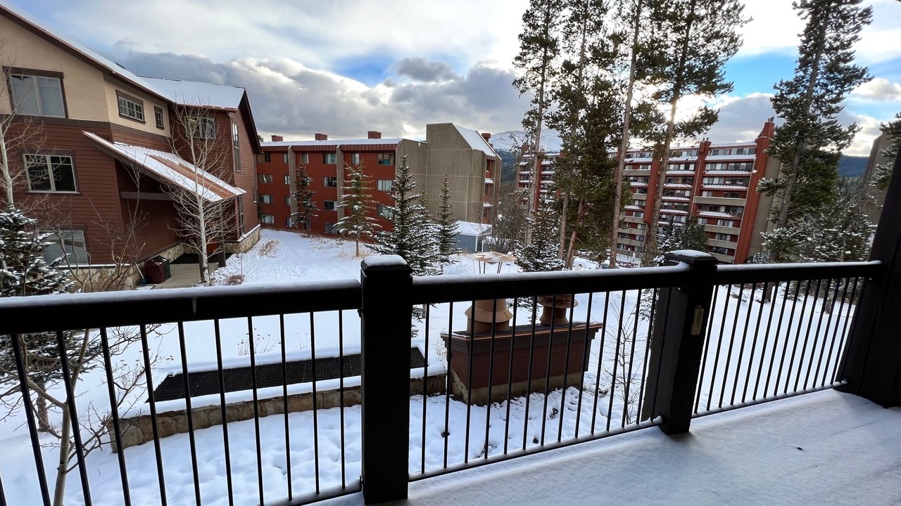 Photo of Outdoor in Four O'Clock