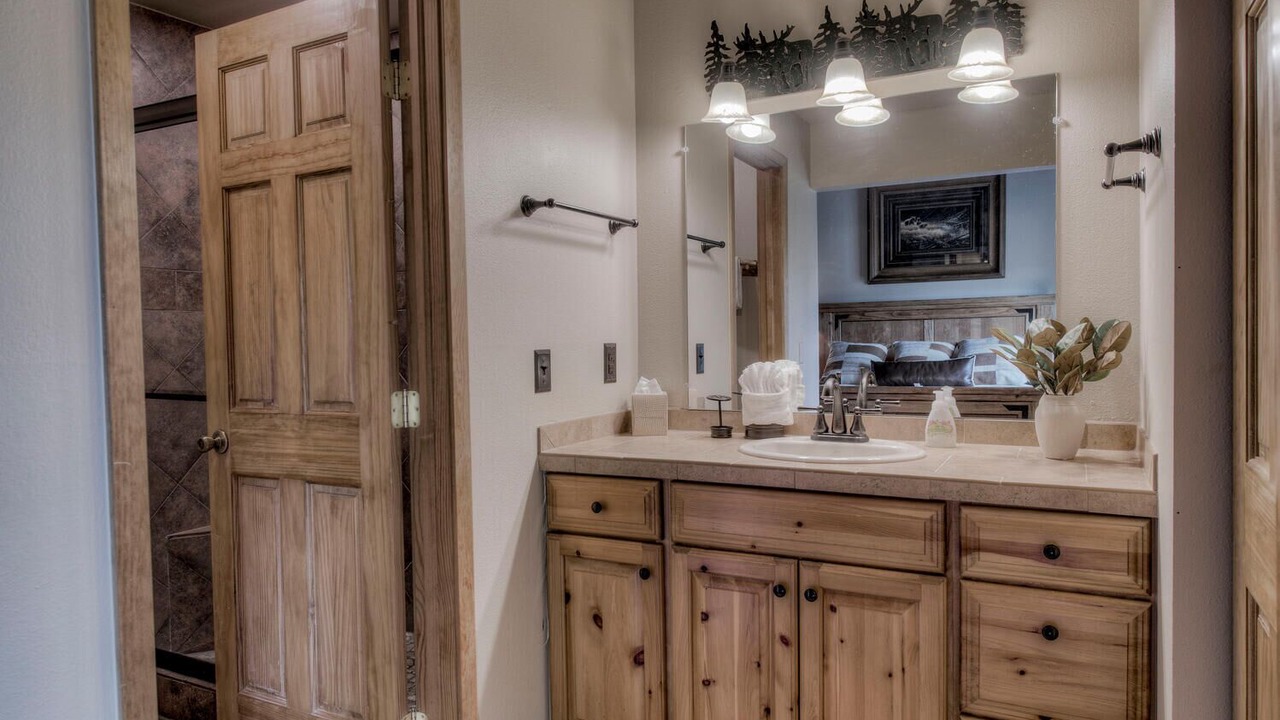 Photo of Bathroom in Four O'Clock