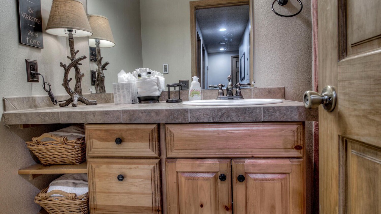 Photo of Bathroom in Four O'Clock