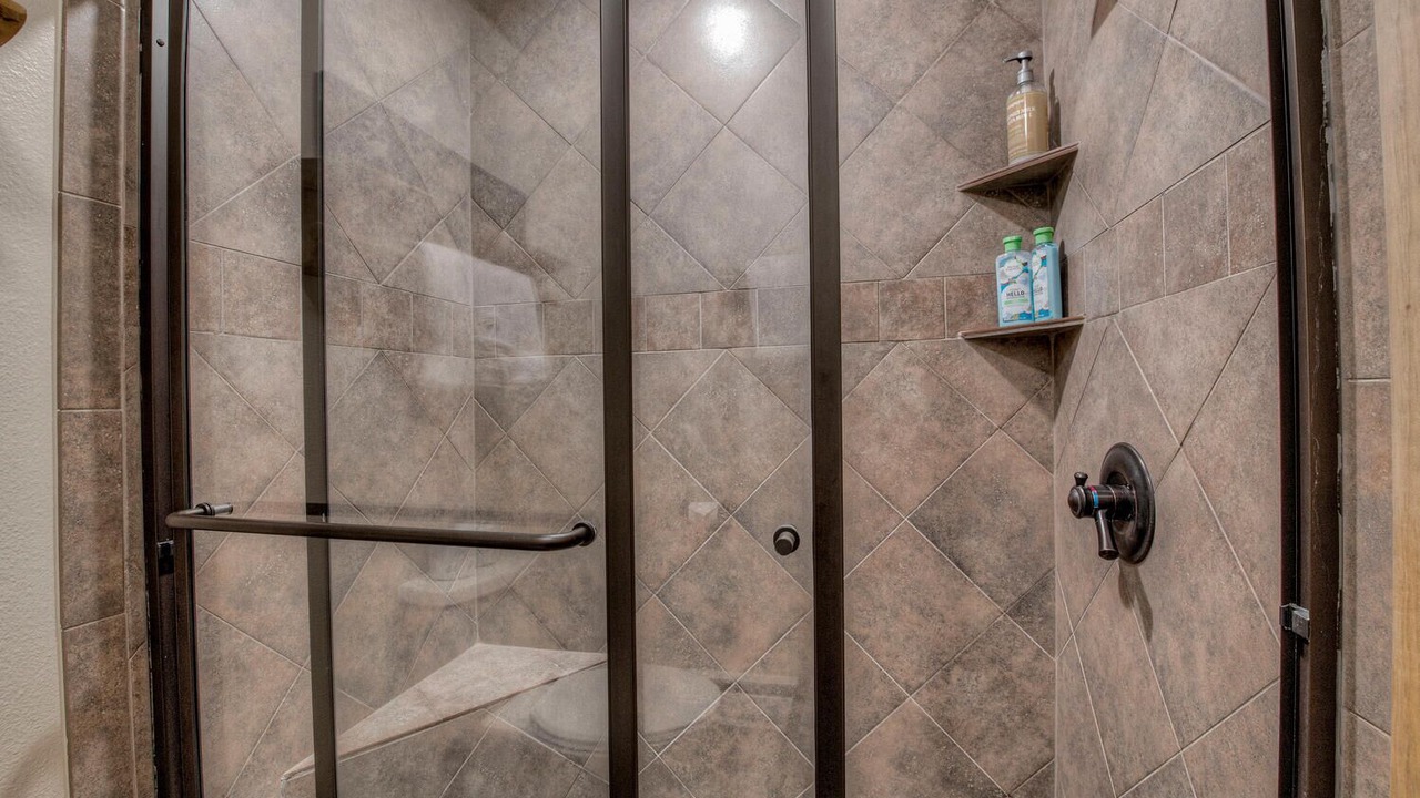 Photo of Bathroom in Four O'Clock