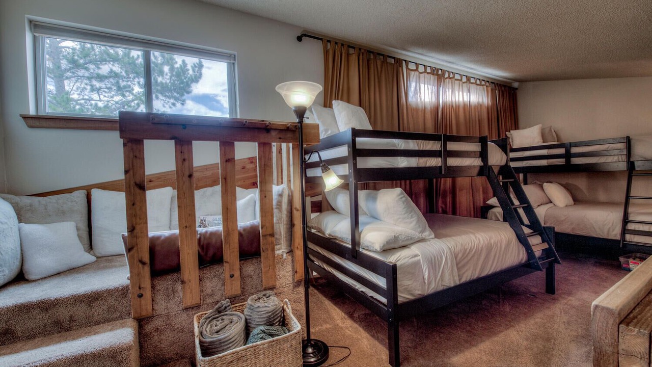Photo of Bedroom in Four O'Clock