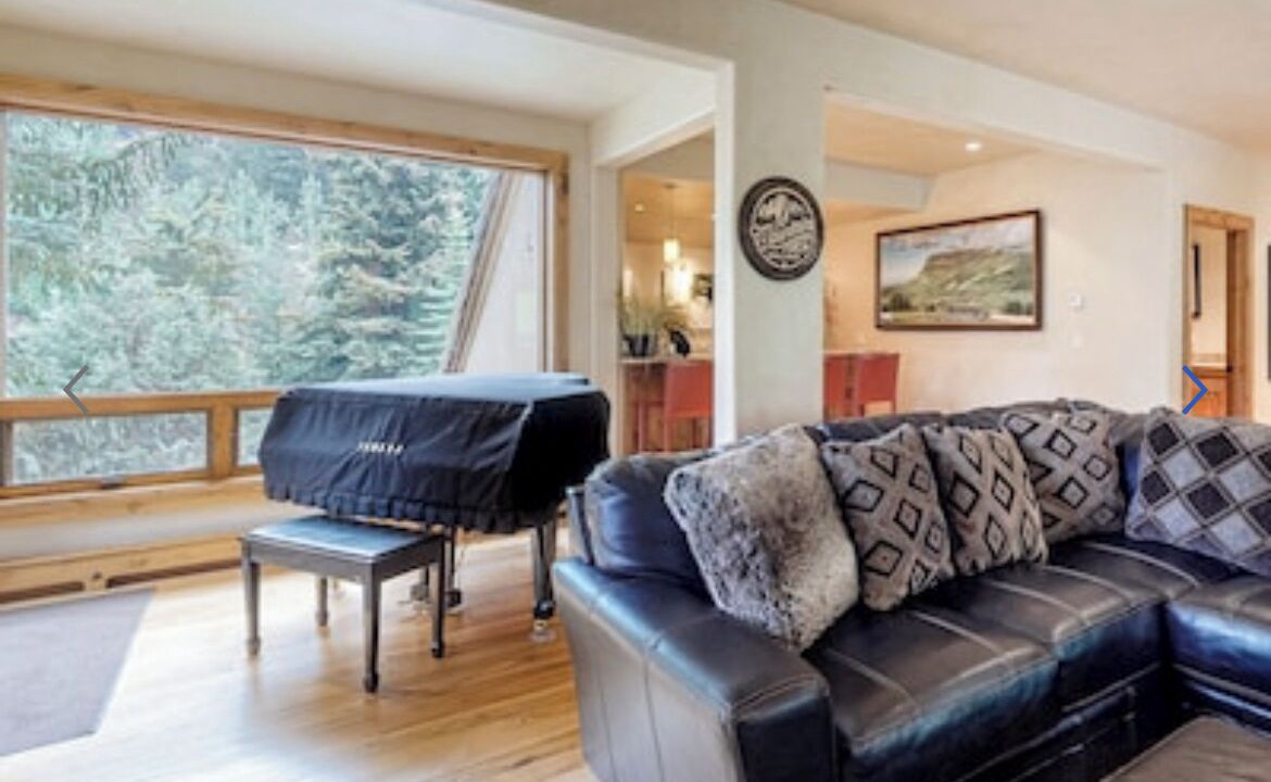 Photo of Livingroom in Avon