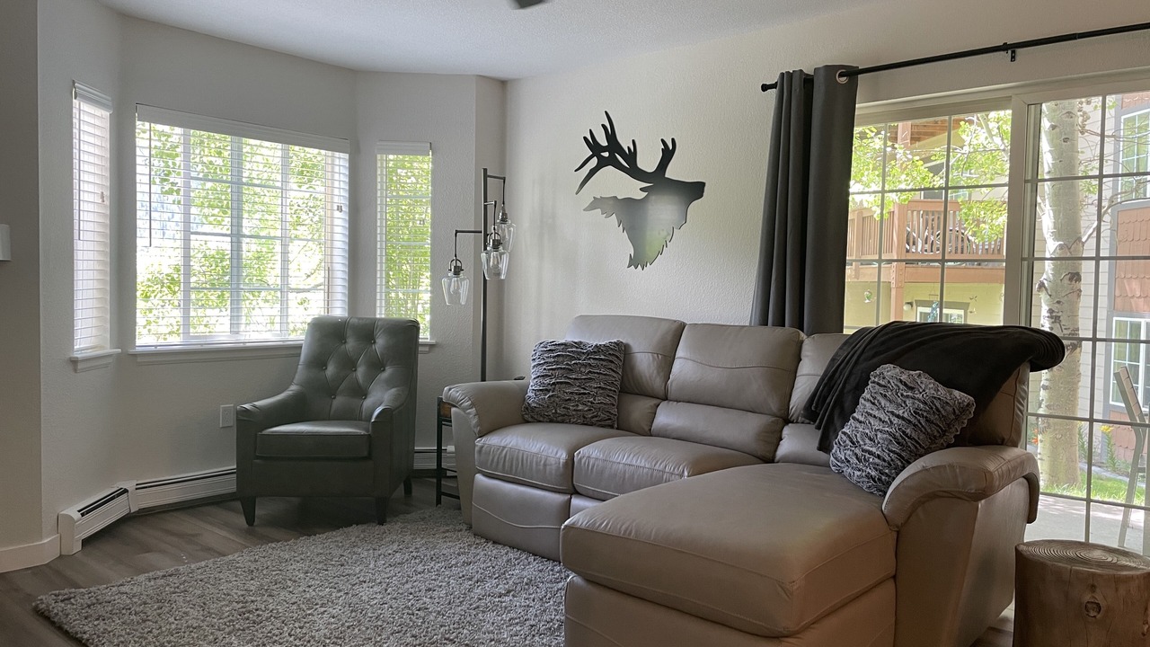 Photo of Livingroom in Edwards