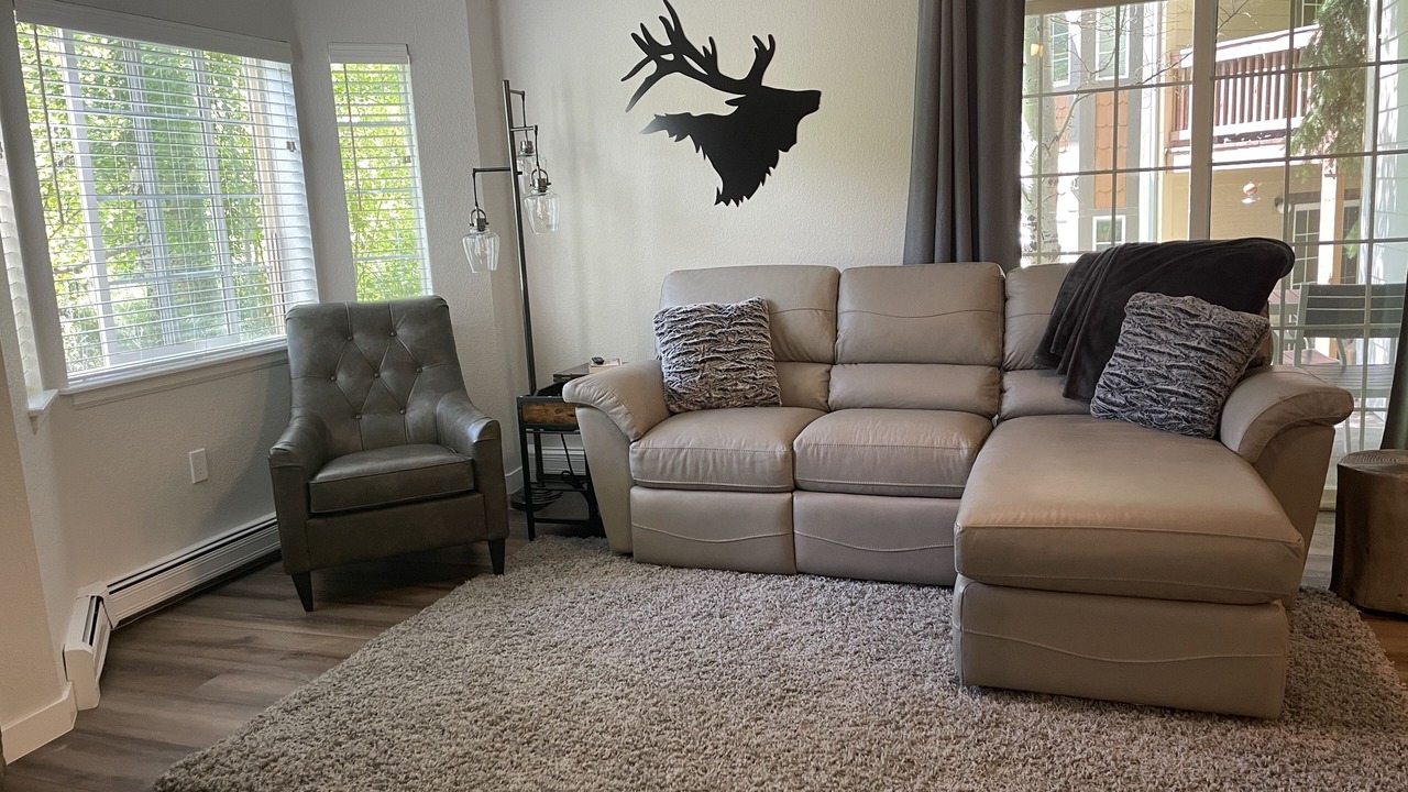 Photo of Livingroom in Edwards