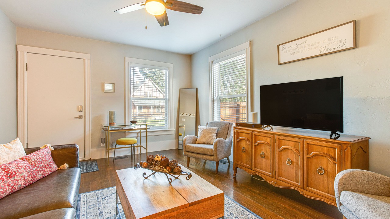 Photo of Livingroom in Sunnyside