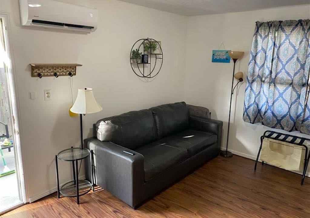 Photo of Livingroom in Delmar Parkway