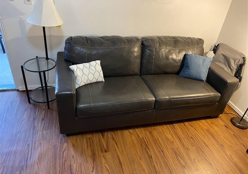 Photo of Livingroom in Delmar Parkway