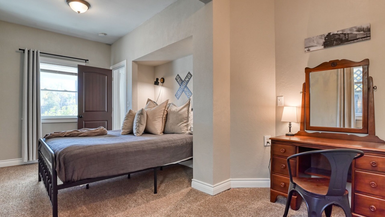 Photo of Bedroom in Old North End