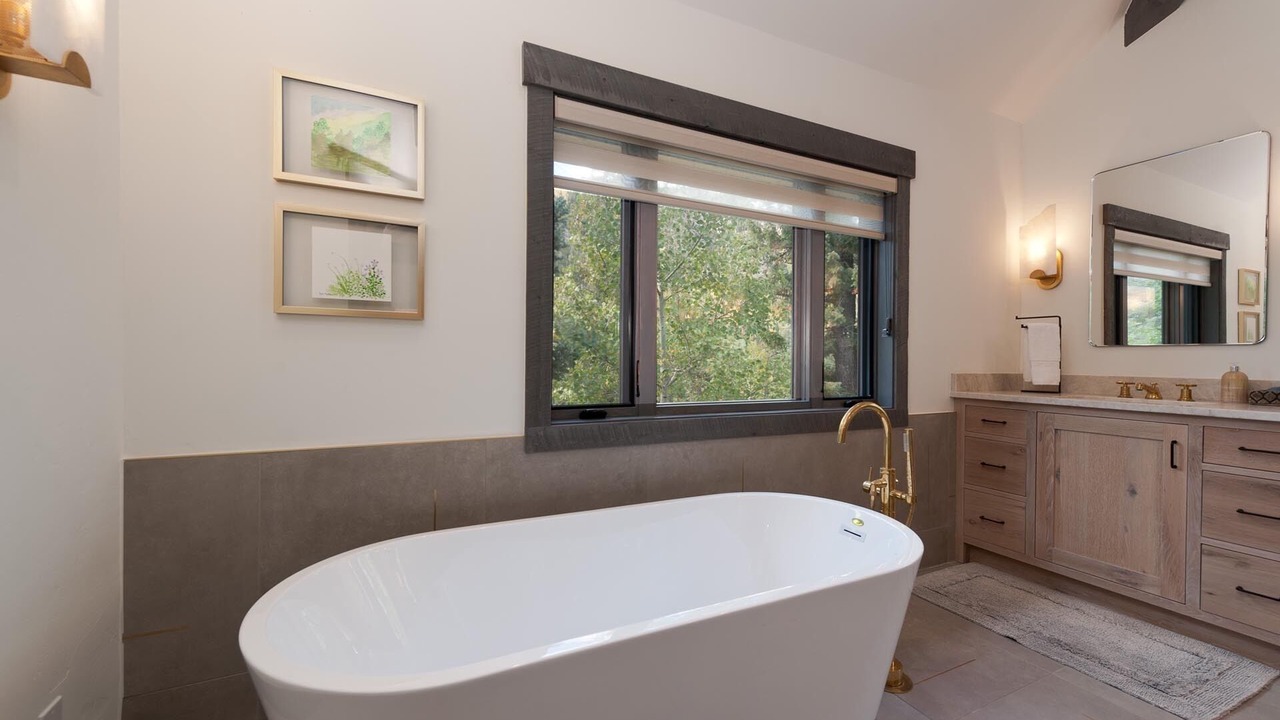 Photo of Bathroom in Columbine Lake