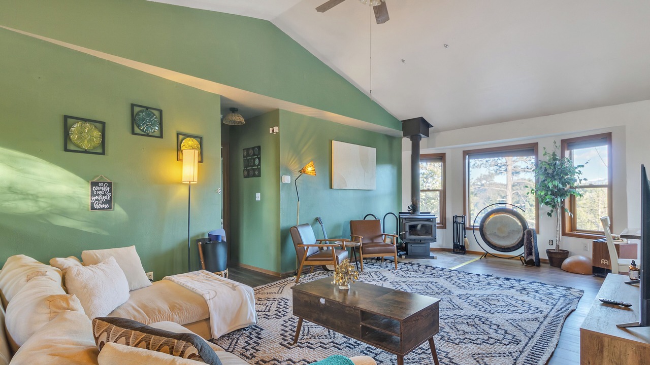 Photo of Livingroom in Divide