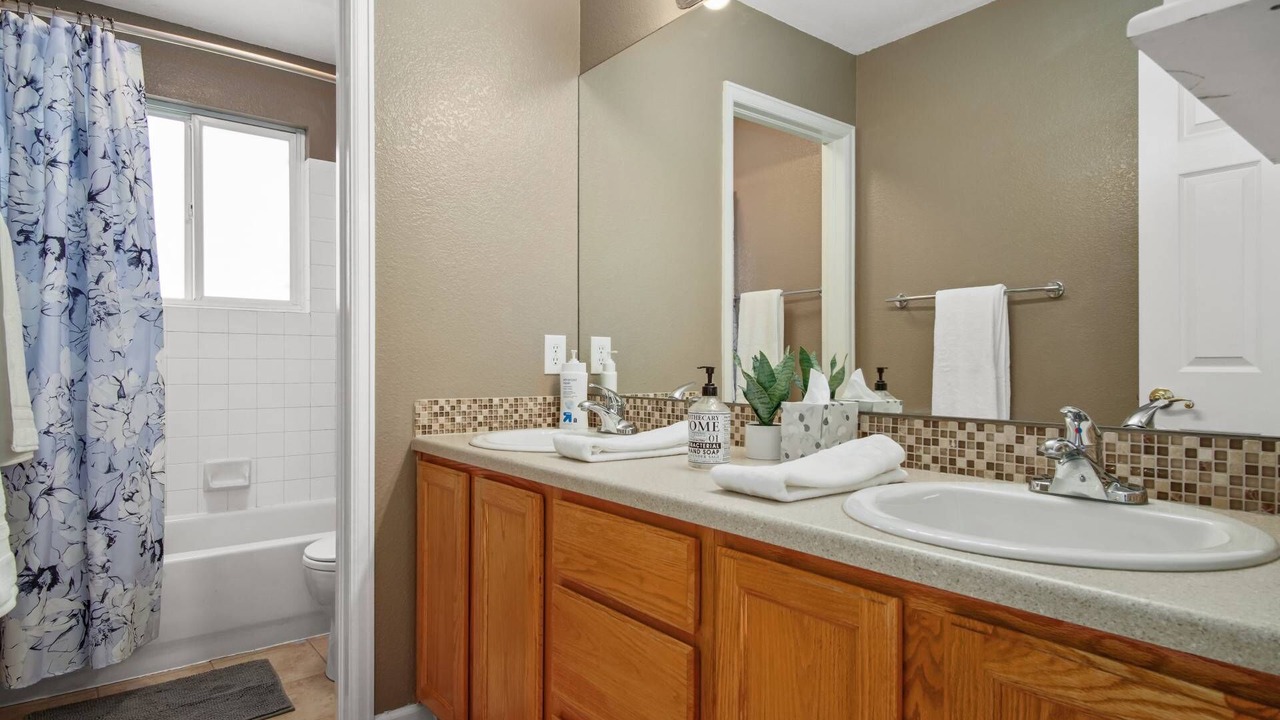 Photo of Bathroom in Golden