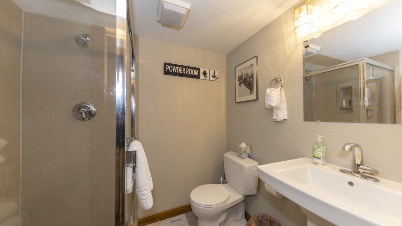 Photo of Bathroom in Summit Cove