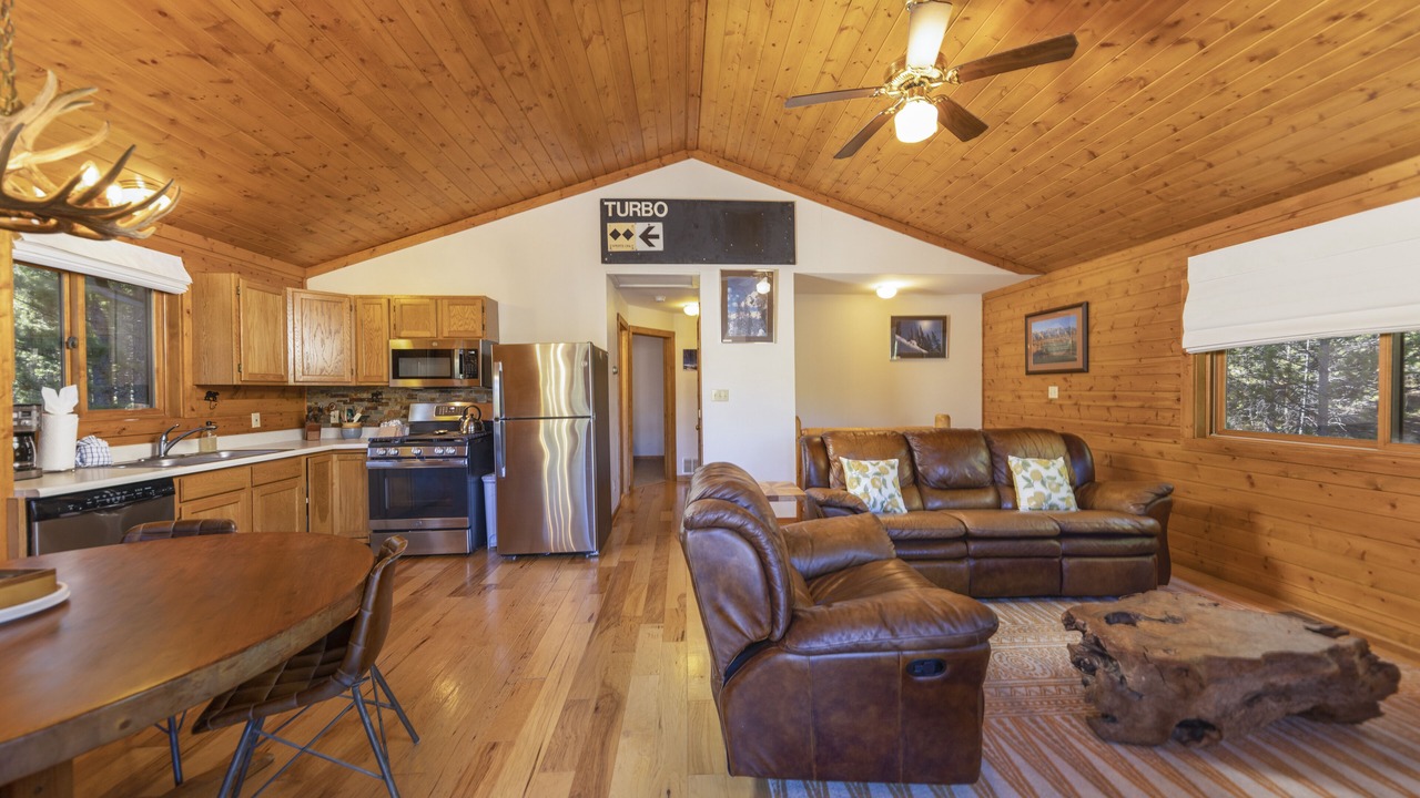 Photo of Bedroom in Summit Cove