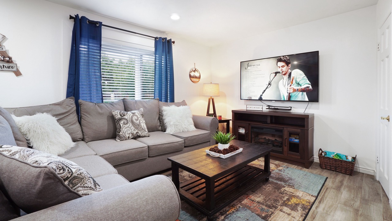 Photo of Livingroom in Dupont