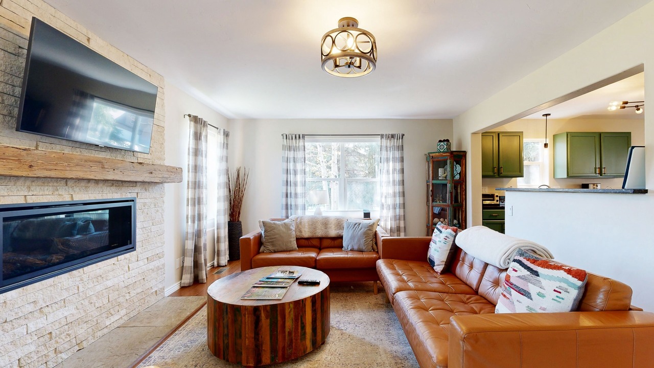 Photo of Livingroom in Edwards