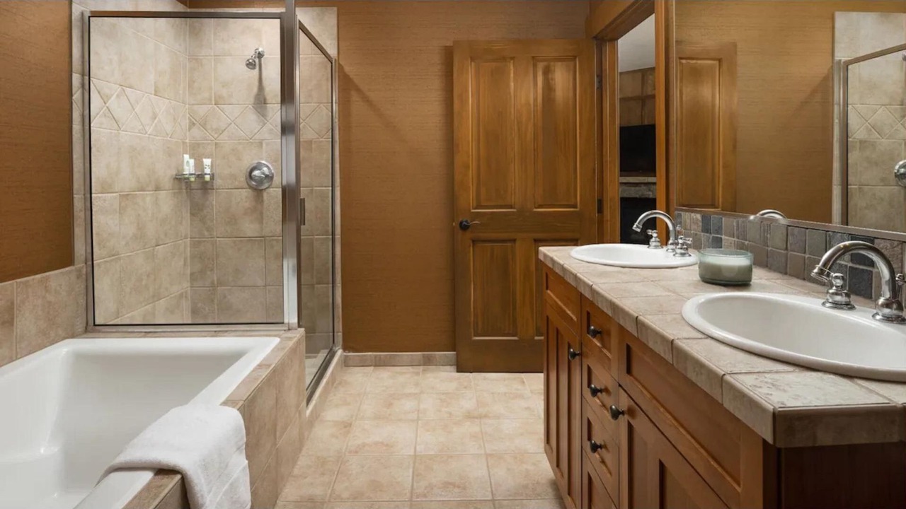 Photo of Bathroom in Peak 9